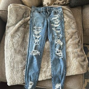 AE distressed Jean size 8